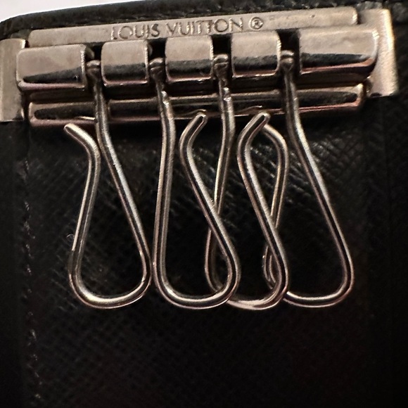 LV Black Leather 4 Keyholder - Picture 6 of 12